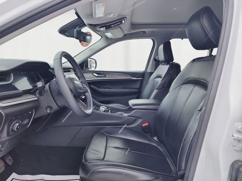 Used 2024 Jeep Grand Cherokee Limited 4xe image 9