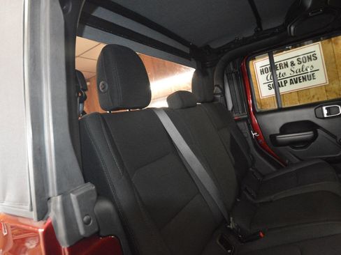 Used 2021 Jeep Gladiator Sport image 21