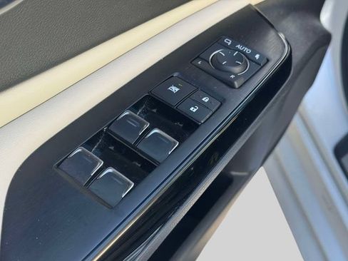 Used 2024 Lexus ES 300h w/ Luxury Package FWD image 22