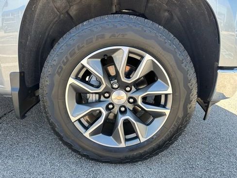 Used 2025 Chevrolet Silverado 1500 LT AWD/4WD image 6