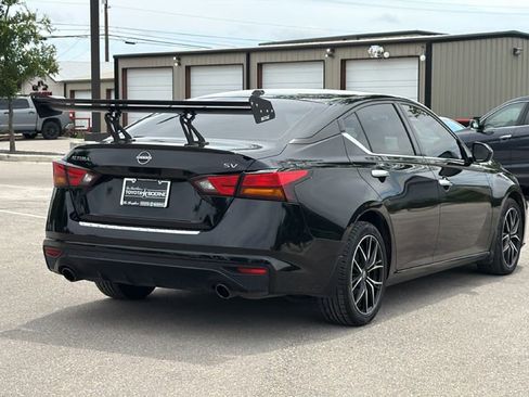 Used 2023 Nissan Altima 2.5 SV w/ SV Premium Package FWD image 6