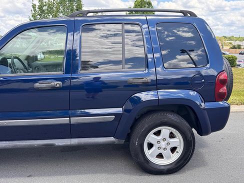 Used 2007 Jeep Liberty Sport RWD image 12