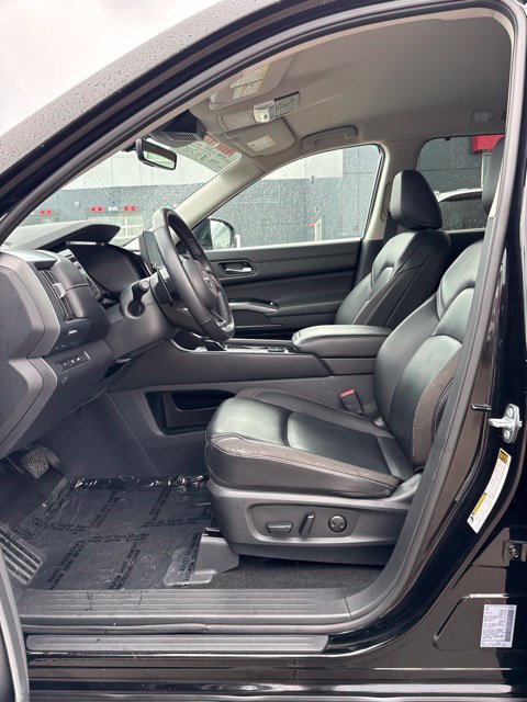 Used 2025 Nissan Pathfinder SL AWD/4WD image 5