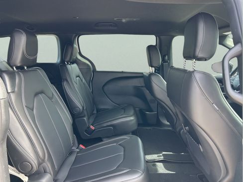 Used 2026 Chrysler Voyager LX FWD image 27