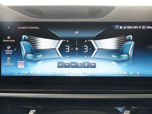 New 2027 BMW X7 xDrive40i w/ M Sport Package AWD/4WD image 17