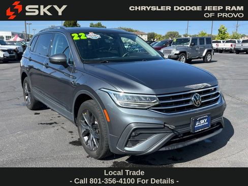 Used 2022 Volkswagen Tiguan SE image 2