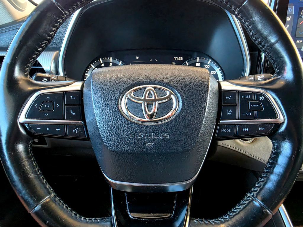 Used 2021 Toyota Highlander Platinum AWD/4WD image 21