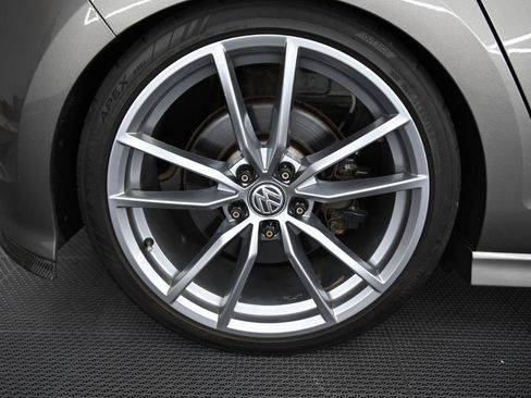 Used 2017 Volkswagen Golf R 4-Door AWD/4WD image 45
