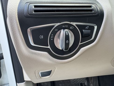 Used 2020 Mercedes-Benz GLC 300 4MATIC image 17