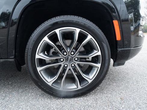 Used 2022 Jeep Grand Wagoneer Series III w/ Rear Seat Video Group 1 image 43