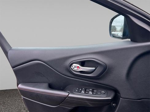 Used 2014 Jeep Cherokee Trailhawk w/ Technology Group image 14