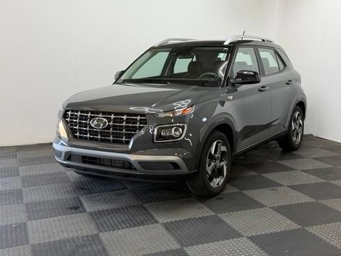 Certified 2023 Hyundai Venue Limited w/ Cargo Package FWD image 8