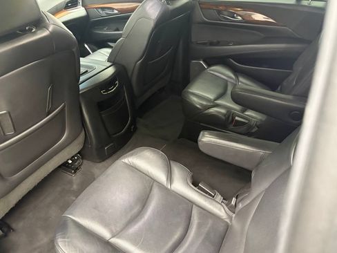 Used 2017 Cadillac Escalade ESV Luxury AWD/4WD image 33