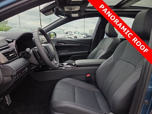 Used 2025 Toyota Camry XSE FWD image 15