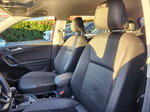 Used 2018 Volkswagen Tiguan SE image 9