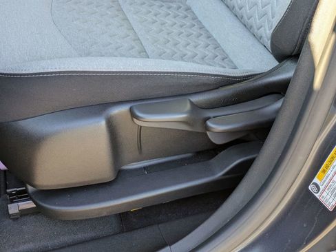 Used 2022 Chevrolet Equinox LS image 16