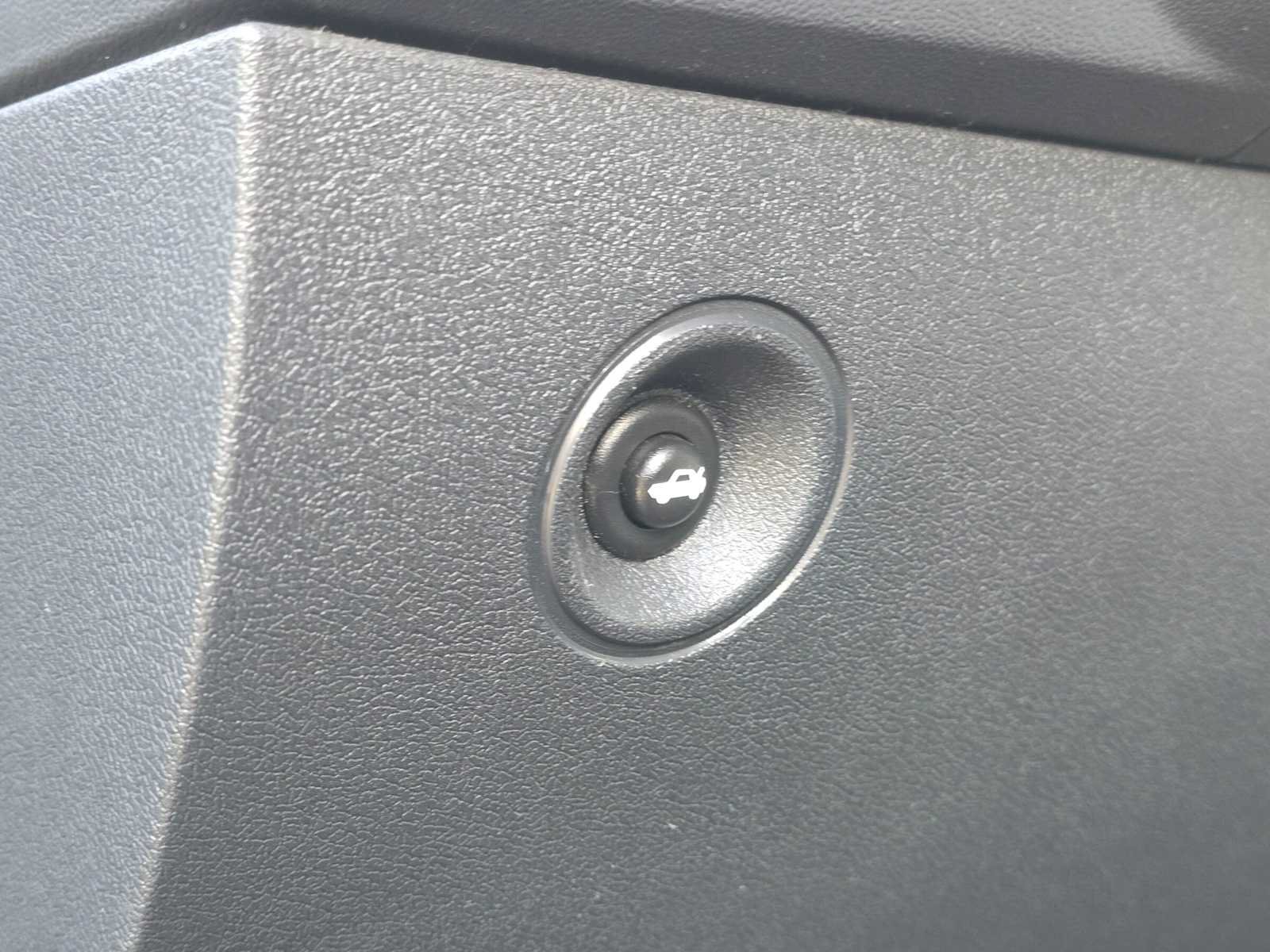 Used 2010 Dodge Challenger R/T RWD image 34