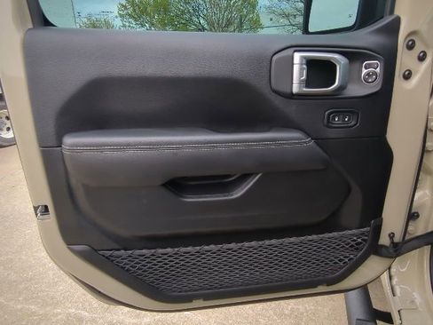 Used 2022 Jeep Gladiator Rubicon w/ LED Lighting Group image 15