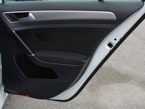 Used 2017 Volkswagen Golf Wolfsburg Edition image 16