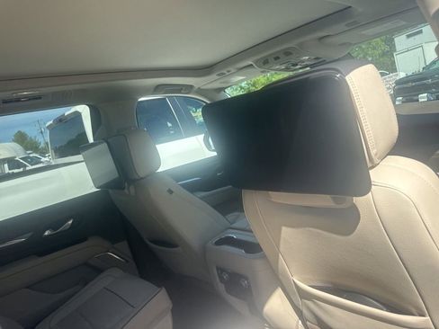 Used 2024 GMC Yukon Denali w/ Denali Reserve Package AWD/4WD image 9