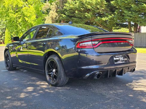 Used 2016 Dodge Charger SXT RWD image 4