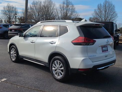 Used 2017 Nissan Rogue SV w/ SV Premium Package image 8