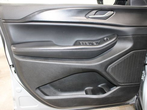 Used 2024 Jeep Grand Cherokee Altitude AWD/4WD image 19