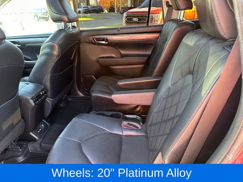 Used 2021 Toyota Highlander Platinum image 17