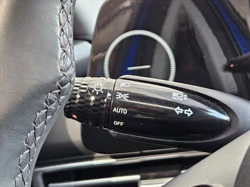 Used 2025 Hyundai Elantra SEL image 24