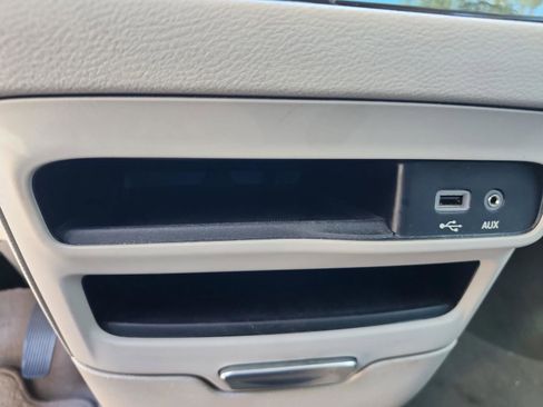 Used 2019 Chrysler Pacifica Touring-L image 22