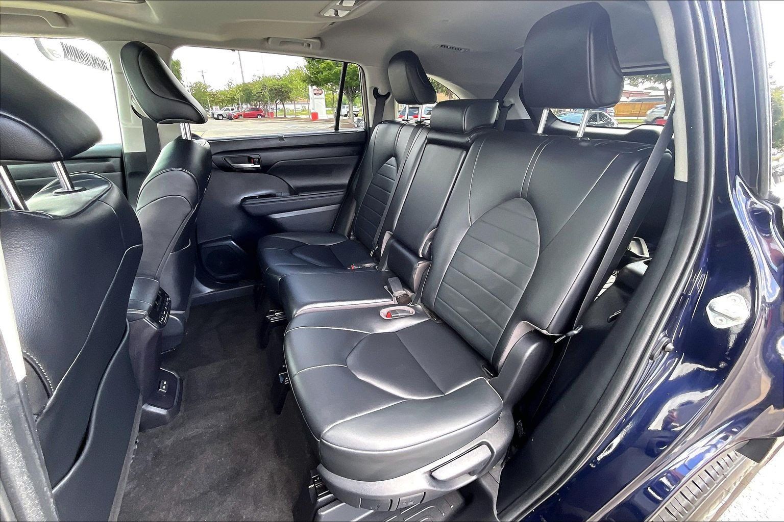 Used 2023 Toyota Highlander XLE AWD/4WD image 31
