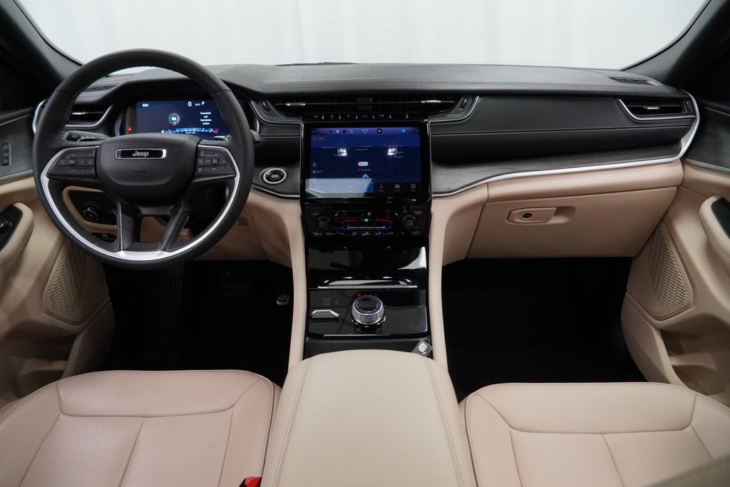 Certified 2025 Jeep Grand Cherokee Limited AWD/4WD image 2