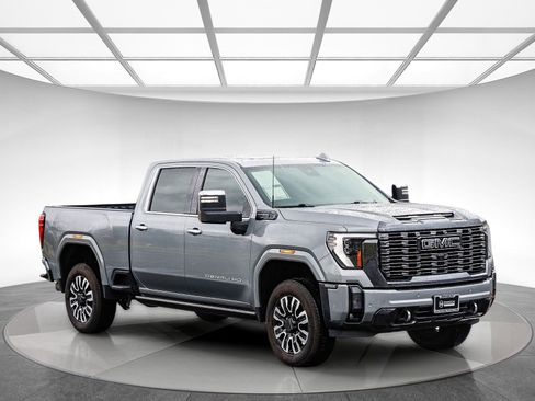 Used 2024 GMC Sierra 2500 Denali Ultimate w/ Max Trailering Package image 5