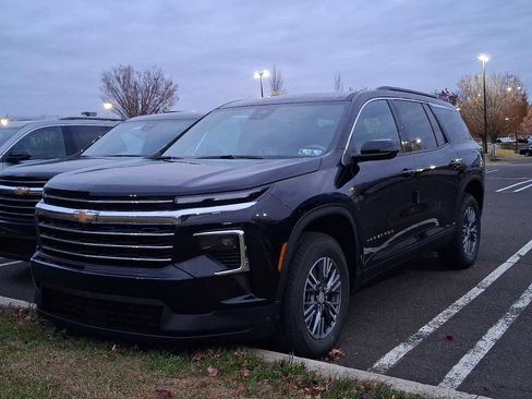 New 2026 Chevrolet Traverse LT w/ Driver Confidence Package image 3