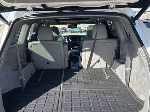 Used 2015 Toyota Highlander Limited Platinum AWD/4WD image 12