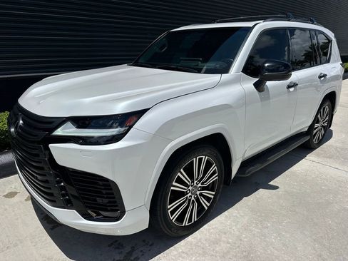 Used 2024 Lexus LX 600 4WD w/ Appearance Package image 7