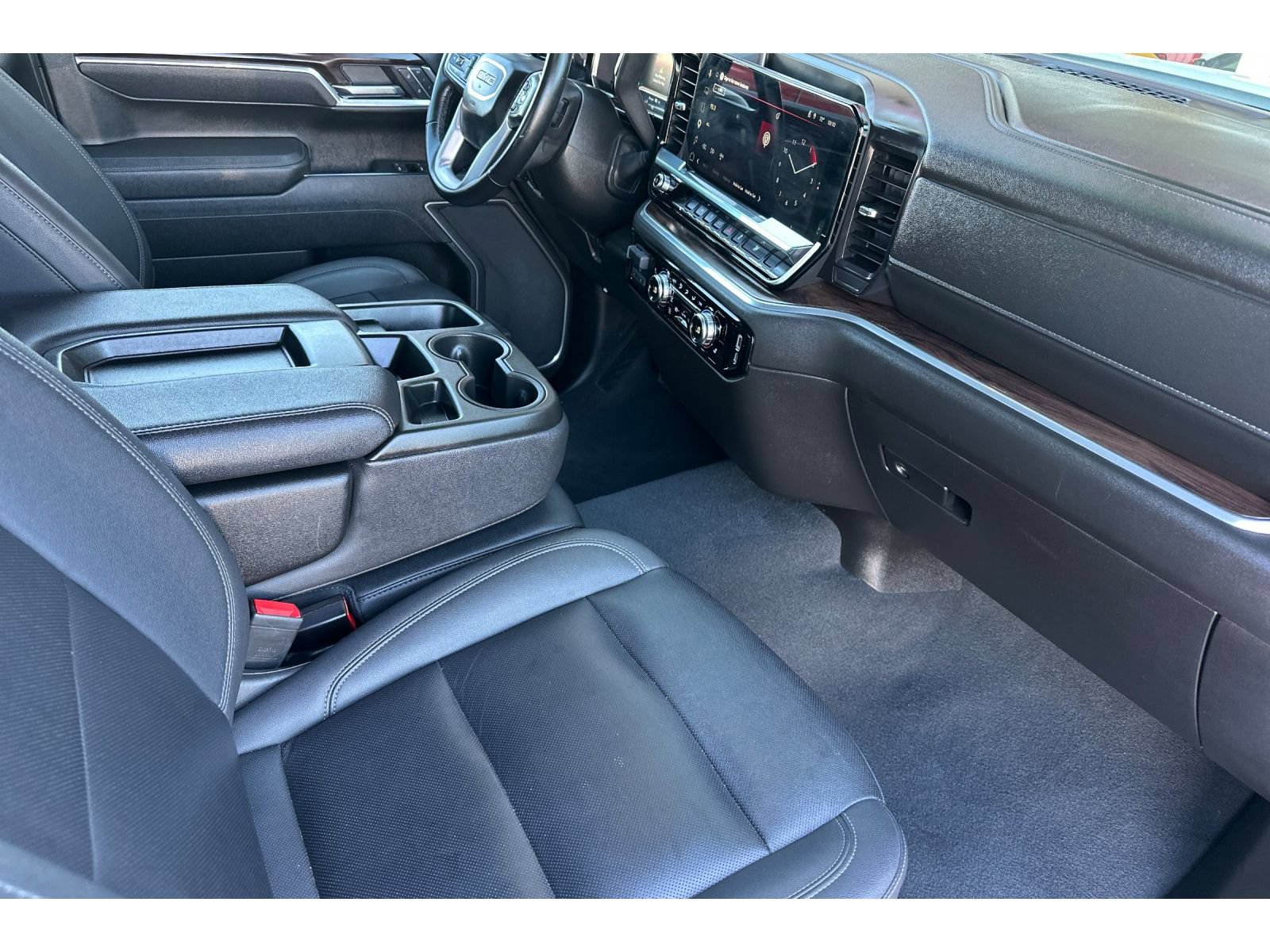 Used 2025 GMC Sierra 1500 SLT AWD/4WD image 17