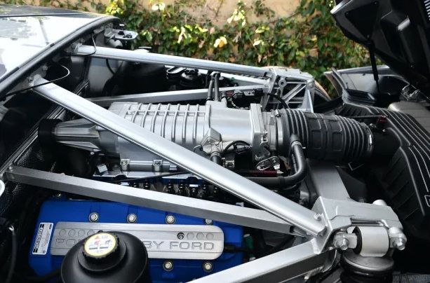 Used 2006 Ford GT RWD image 3