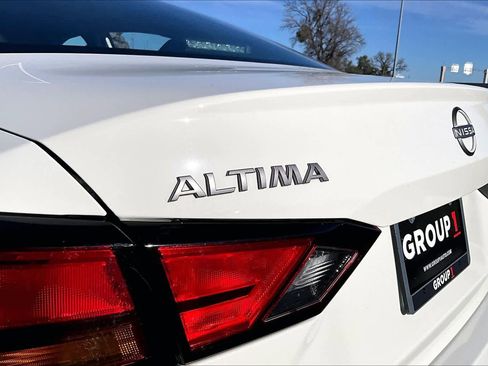 Used 2025 Nissan Altima 2.5 SV image 10