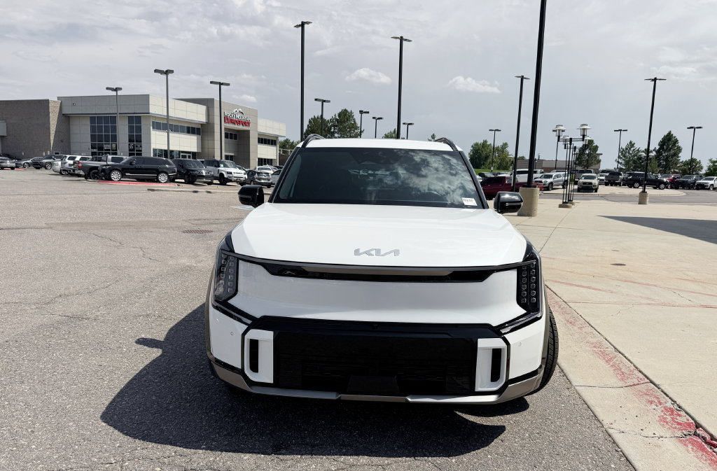 Used 2024 Kia EV9 GT-Line AWD/4WD image 3