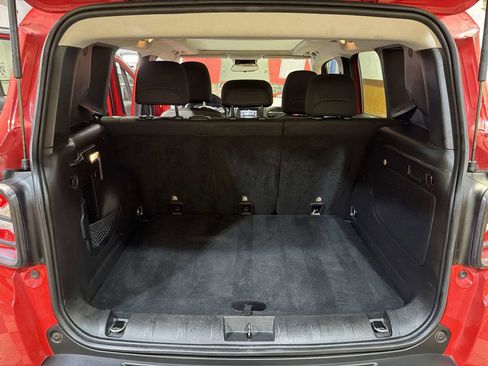 Used 2018 Jeep Renegade Trailhawk image 14