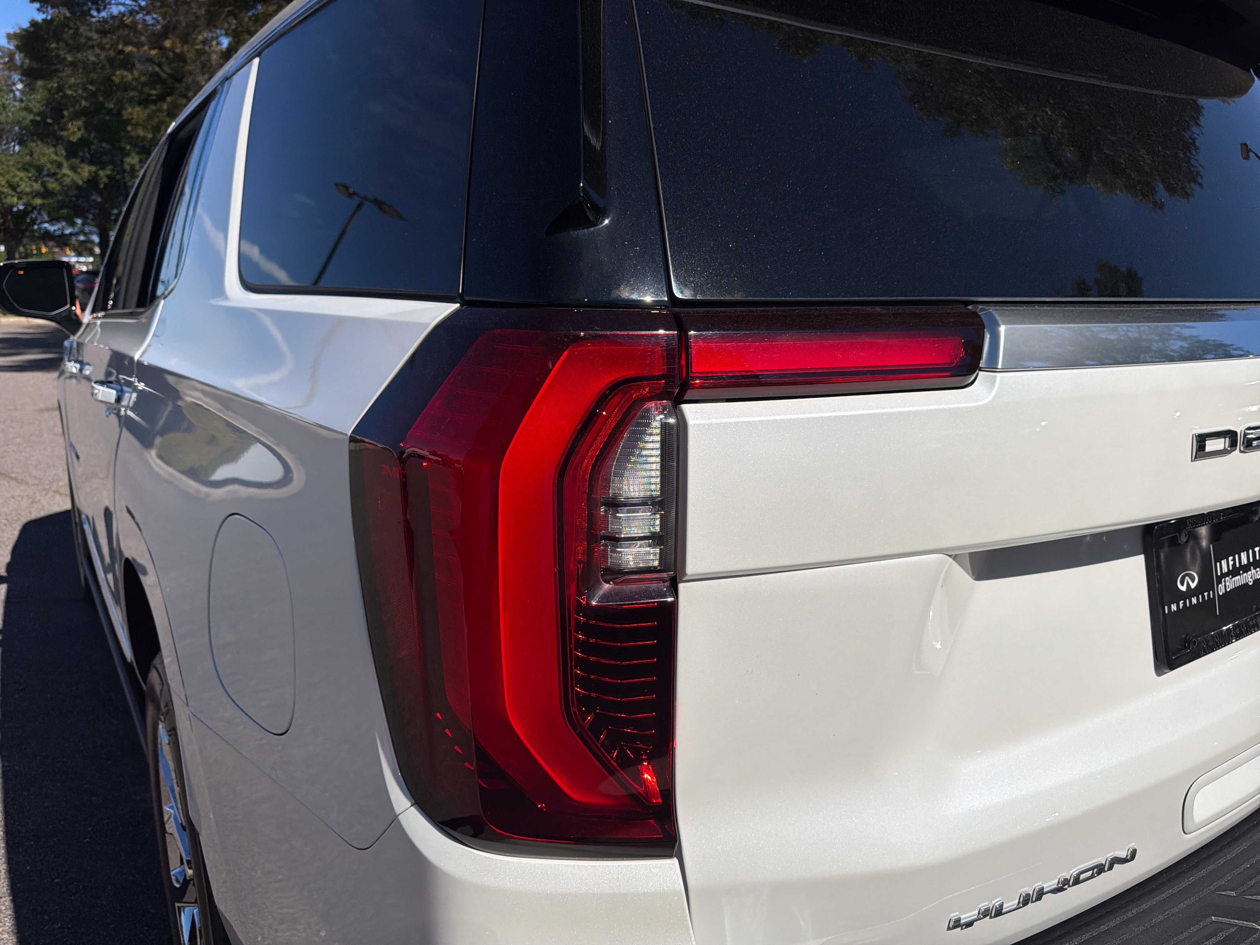 Used 2025 GMC Yukon Denali w/ Sun & Power Step Package AWD/4WD image 32
