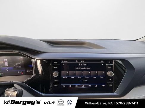 Used 2024 Volkswagen Taos SE w/ Black Wheel Plus Package AWD/4WD image 9