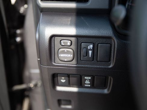 Used 2018 Toyota 4Runner SR5 Premium AWD/4WD image 19
