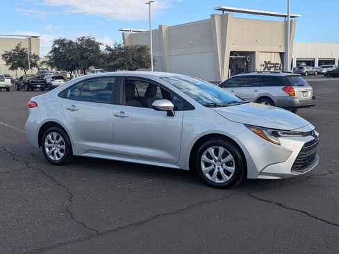 Used 2025 Toyota Corolla LE image 6