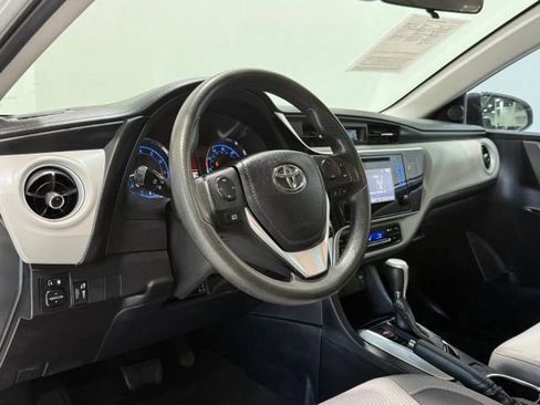 Used 2018 Toyota Corolla LE image 12