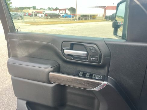 Used 2020 Chevrolet Silverado 2500 LTZ w/ LTZ Premium Package image 28