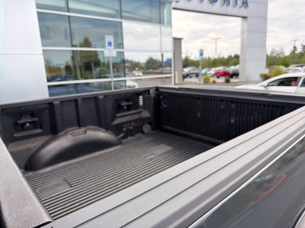 Used 2017 Ford F150 XLT w/ Equipment Group 302A Luxury AWD/4WD image 22