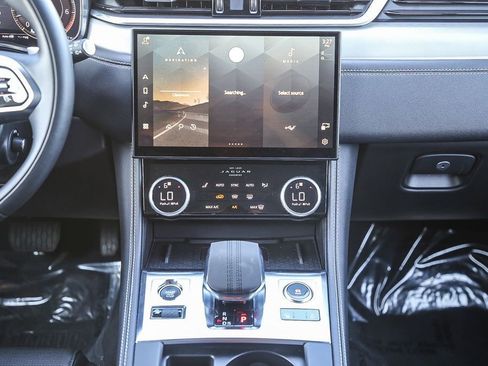 Used 2024 Jaguar F-PACE R-Dynamic S image 14