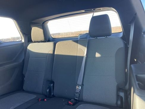 Used 2023 Chevrolet Traverse LT image 38